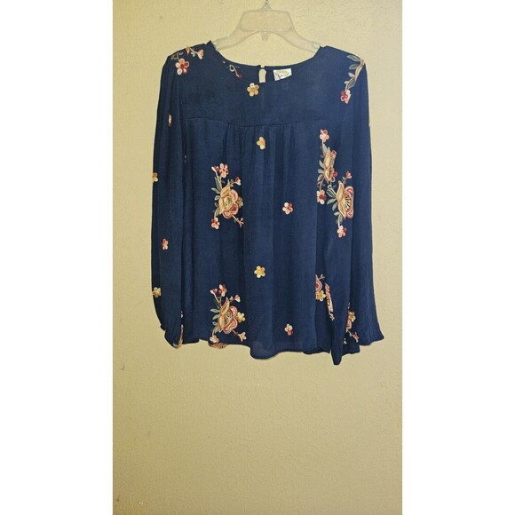 Fig and Flower Chic Blouse Top Shirt Blue with Flowers Rayon Blend Plus Size 1X - Picture 3 of 3